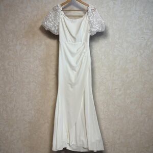 XSCAPE Melanie 3D Floral Sleeve Scuba Crepe Dress SZ 4 Ivory White Bridal Formal